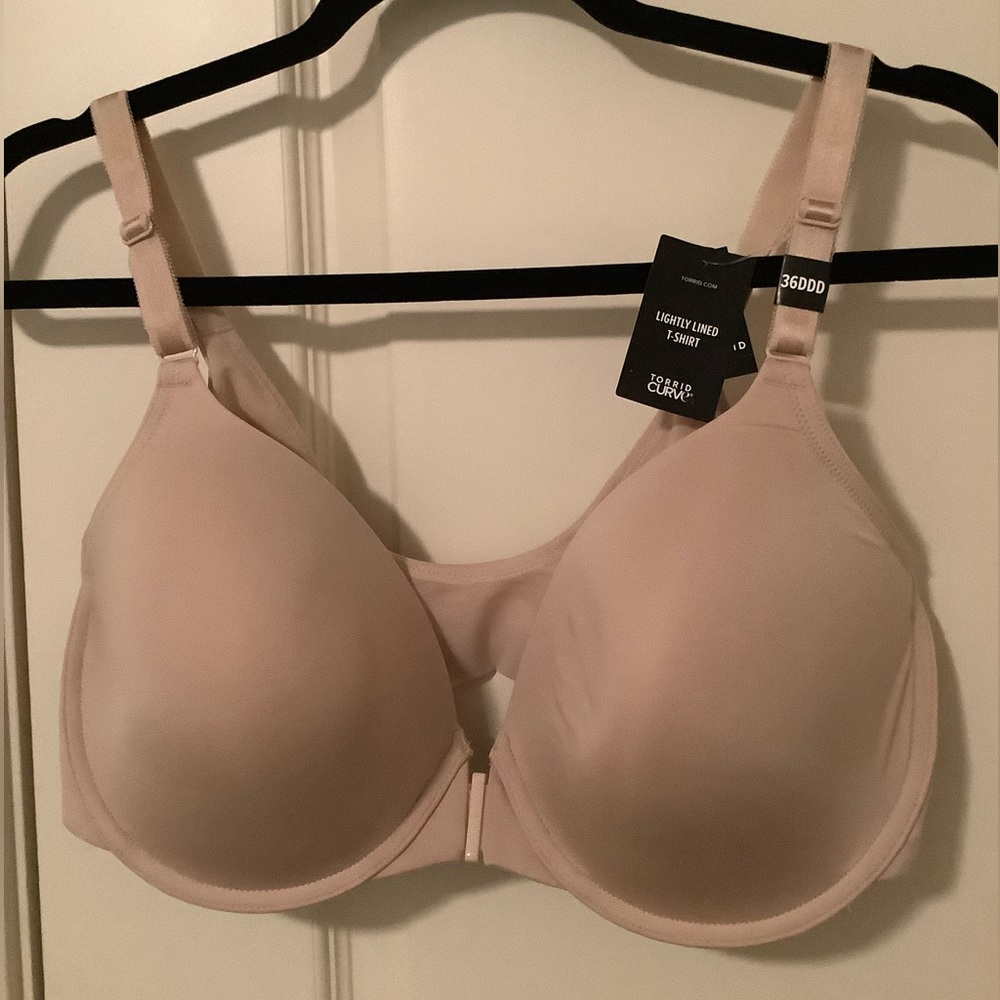 Torrid NWT Lightly Lined T-Shirt Seamless Bra